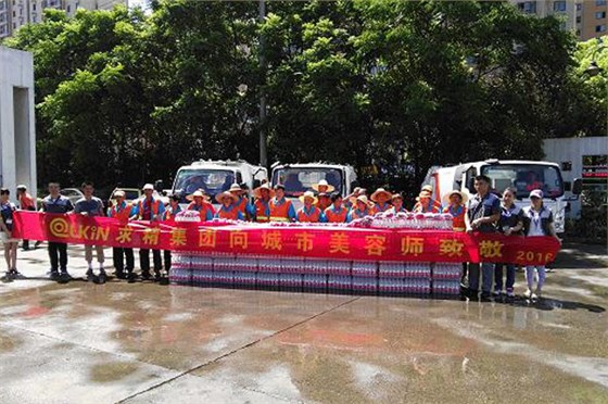 求精集團心系城市美容師-，高溫慰問(wèn)一線(xiàn)城管衛士和環(huán)衛工人