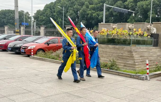 “喜氣洋洋同迎國慶，祝福綿綿共擁國旗”國慶升旗儀式順利舉行